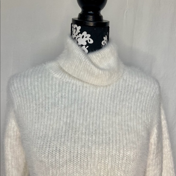 Forever 21 Contemporary White Turtleneck - Picture 2 of 4